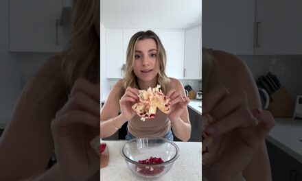 The best way to open a pomegranate
